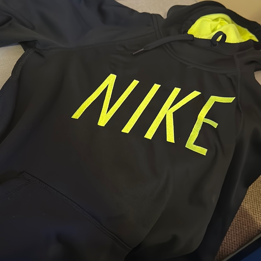 Nike therma